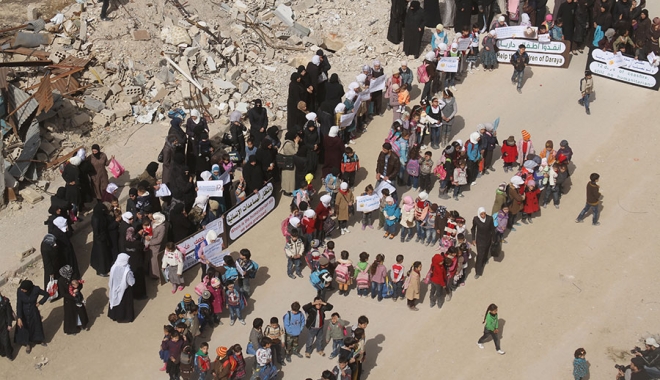 Siria: Rebelii și familiile lor au început să părăsească orașul asediat Daraya - daraya-1472231633.jpg