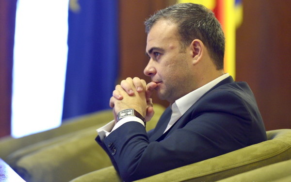 Darius Vâlcov, audiat la DNA. Procurorii cer arestarea fostului ministru de Finanțe - dariusvalcovrestructurareimprumu-1427096655.jpg