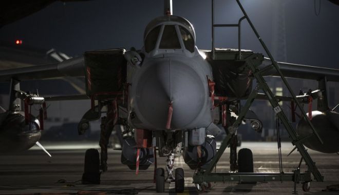 GALERIE FOTO-VIDEO / Avioane Tornado lansând rachete în Siria. Theresa May: 