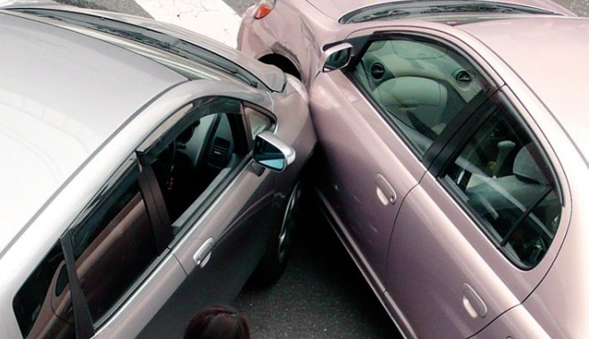 CUTREMUR pe PIAȚA AUTO din ROMÂNIA! Unul dintre CEI MAI MARI ASIGURATORI NU MAI EMITE POLIȚE RCA! - dauneauto-1377773419.jpg