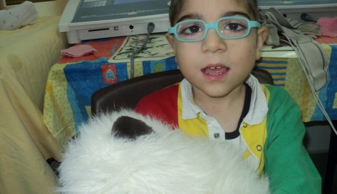 Micuțul David are nevoie de ajutorul tău - david-1323808181.jpg