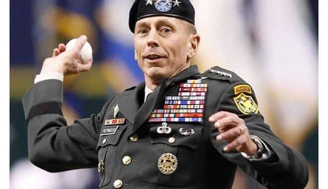 Șeful CIA demisionează din cauza unei relații extraconjugale - davidpetraeus-1352537395.jpg