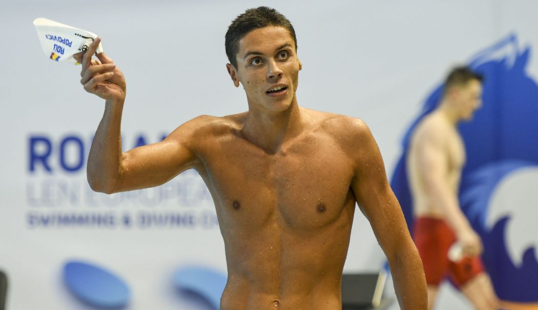 David Popovici înoată spre aurul olimpic. Sportivul s-a calificat în semifinalele probei de 200 de metri liber