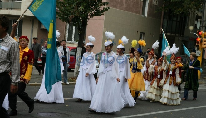 Începe Festivalul Internațional al Portului, Dansului și Cântecului Popular Turco-Tătar - db0a956cfd25f254a9361f90f63eaf7b-1346948852.jpg