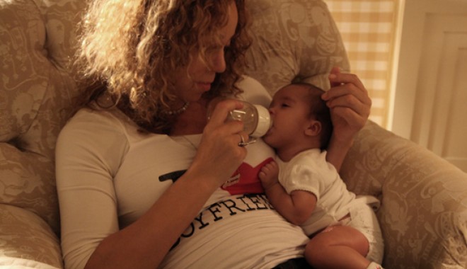 Galerie FOTO: Mariah Carey și Nick Cannon au postat pe internet primele poze ale bebelușilor - dbf03-1319470535.jpg