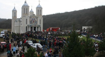 Mii de pelerini s-au închinat la moaștele Sf. Andrei - dc1c6a7dbb7fbe7aa4b4a79a63d9c1cf.jpg