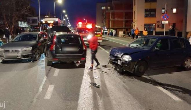 Patru persoane au ajuns pe mâna medicilor, în urma unui accident rutier - dd3f13573e724a84b64b64caa851ef02-1676965337.jpg