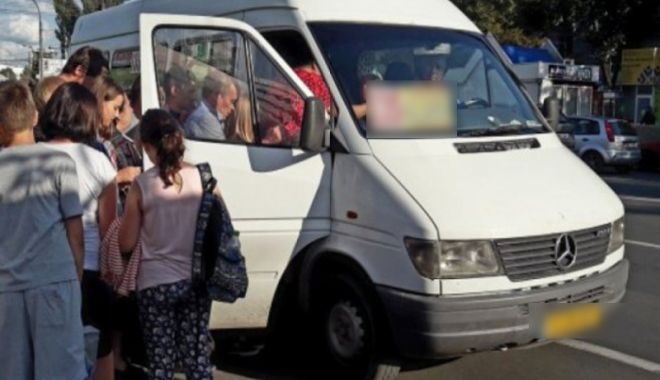 Microbuz răsturnat pe A1: un mort - ddd-1577004557.jpg