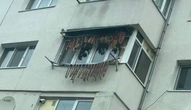 VIRAL PE FACEBOOK : Slănină și cârnați, pe sârma balconului - ddd-1577026303.jpg