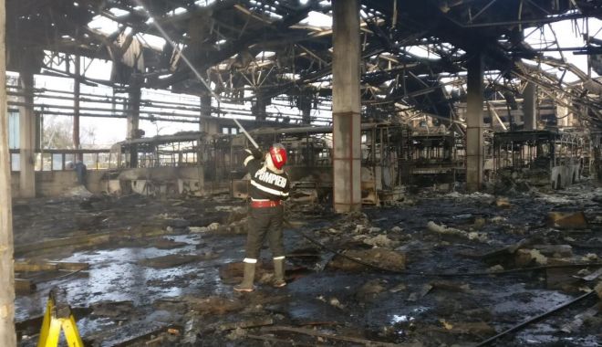 Incendiu în Tulcea! Pompierii au intervenit cu două autospeciale - ddd-1578215263.jpg