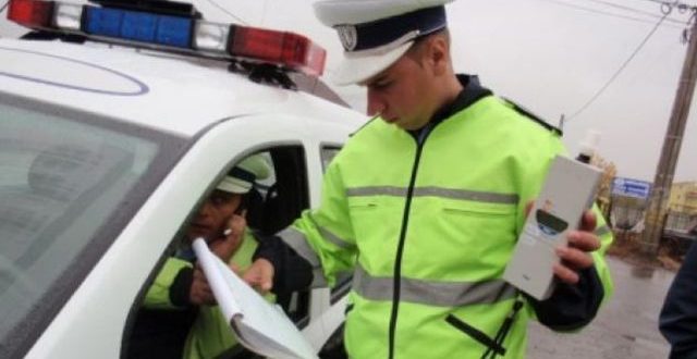 Oamenii legii își fac de cap! A REFUZAT ALCOOLTESTUL! - ddd-1578642898.jpg