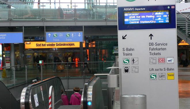 Cum ne mai facem de râs în lume… CIRC ÎN PIELEA GOALĂ pe aeroportul din München - ddd-1578845263.jpg