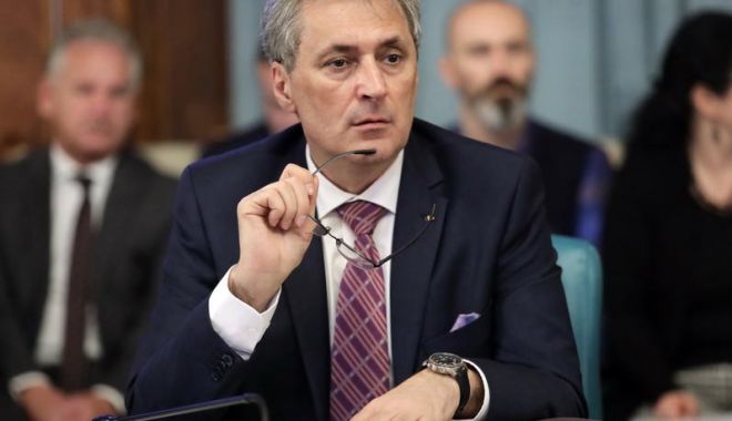 FRISOANE LA INTERNE! Vezi ce are de gând ministrul Vela! - ddd-1578905453.jpg