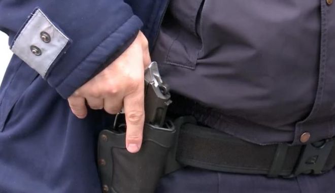 Și-a amenințat colegii cu PISTOLUL! Nu este la prima abatere - ddd-1578907287.jpg