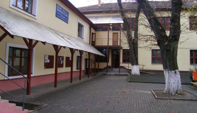 Deratizare suspectă: zeci de copii duși la spital - ddd-1578985699.jpg