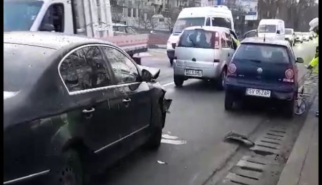 Coliziune în lanț, din cauza unor neînțelegeri în trafic - ddd-1579596947.jpg