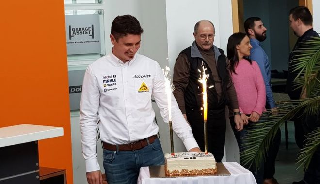 Câștigător la Raliul Dakar, primit cu tort și aplauze la locul de muncă - ddd-1579700217.jpg