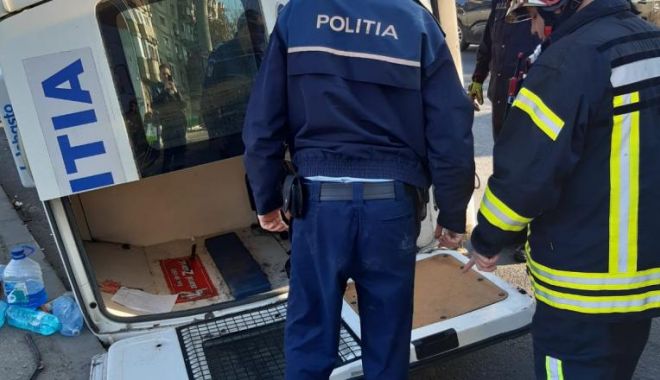 Se întâmplă din nou! Mașină de poliție, răsturnată în misiune - ddd-1579768723.jpg