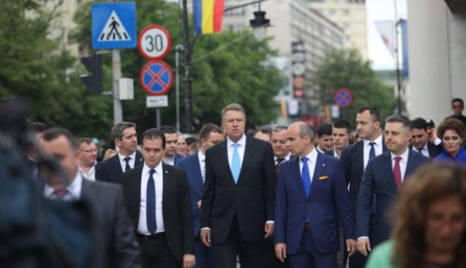 Sărbătoare cu cântec. Președintele și premierul, huiduiți și ovaționați la Iași! - ddd-1579870283.jpg