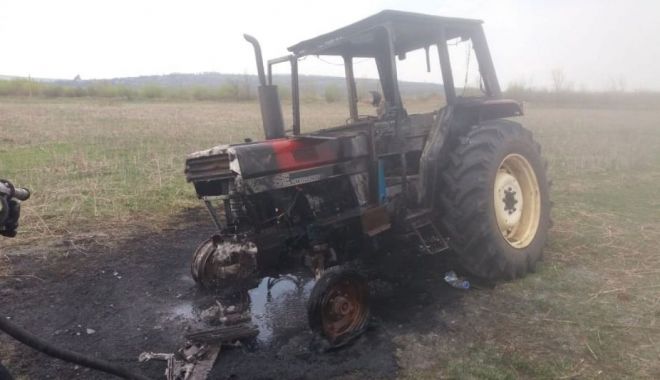 Tractoare arse în gospodărie! Nu se cunoaște cauza incendiului - ddd-1580039409.jpg