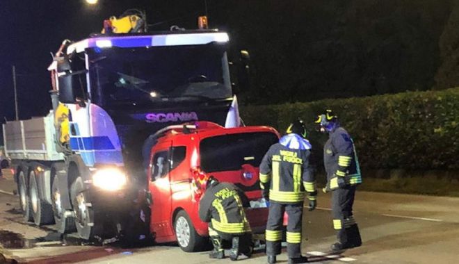 Coliziune frontală cu un camion! Nu a avut nicio șansă de scăpare - ddd-1580286768.jpg