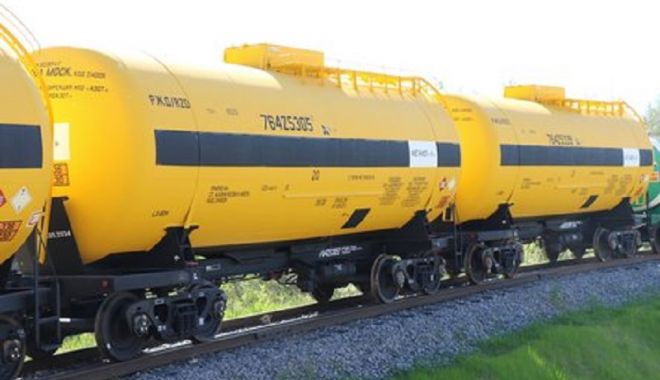 PERICOL EXTREM! Scurgere de metanol la un tren lovit de mașină - ddd-1580369062.jpg