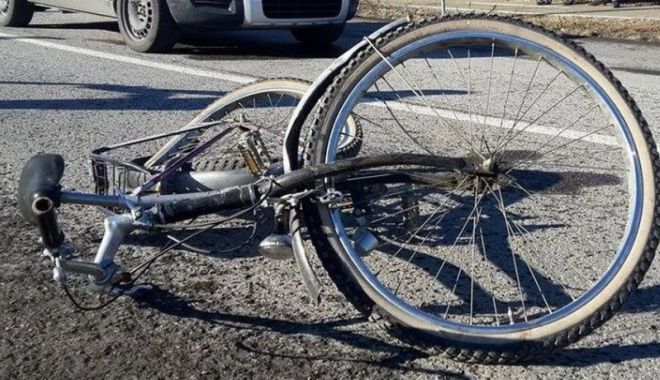 Biciclist accidentat pe bd. Lăpușneanu. Salvatorii intervin! - ddd-1580462104.jpg