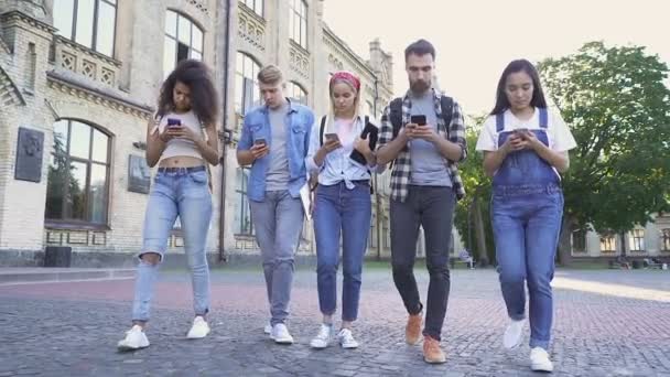 Cel mai periculos lucru pe care îl poți face cu telefonul mobil - ddd-1580821800.jpg