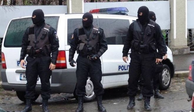 Indivizi propuși spre arestare pentru proxenetism și trafic de persoane - ddd-1581070713.jpg