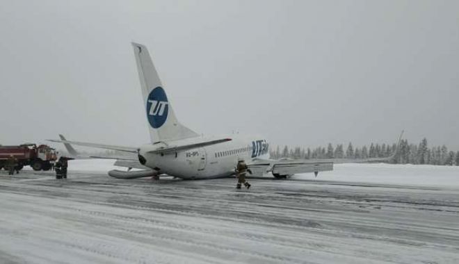 Aterizare cu peripeții în Rusia! Pasagerii au fost evacuați pe tobogane - ddd-1581258767.jpg