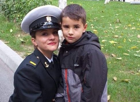 Mămici cu arma în mână. Au lăsat copiii acasă și 