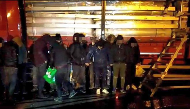 Migranți ascunși în automarfar, opriți la frontieră - dddd-1583141664.jpg