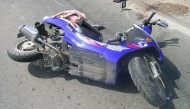 Impact între un scuter și un autovehicul, pe strada Democrației din Constanța - dddd-1583307400.jpg