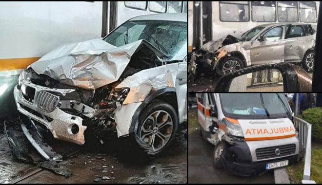 Ambulanță implicată într-un accident. Două paciente, rănite ușor - dddd-1583396509.jpg