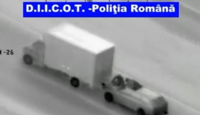 Furau din autocamioane în mers! Poliția le-a pus capăt afacerii - dddd-1583833660.jpg