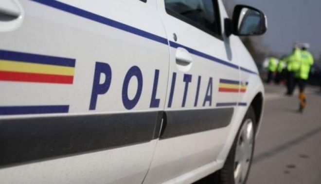 Accident rutier la ieșire din Tuzla! Două persoane, blocate în mașină - dddd-1583996922.jpg