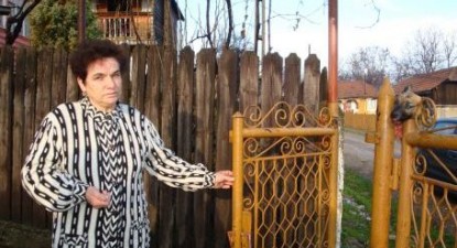 Șocant: S-a trezit cu un cap de câine înfipt în poartă. VEZI VIDEO! - ddec2c05499b94bd7fe87a3849837f23.jpg