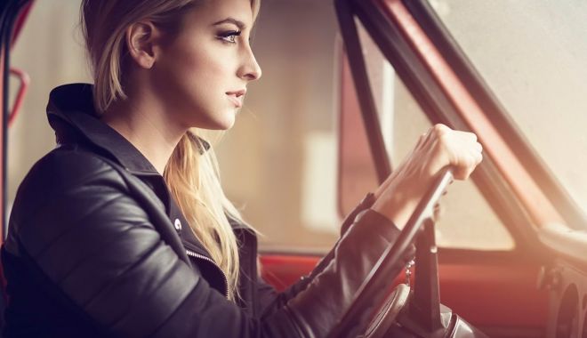 De ce pică blonda examenul auto - de-ce-pica-blonda-1708006944.jpg