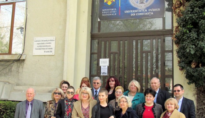 Decanii suspendați de la 