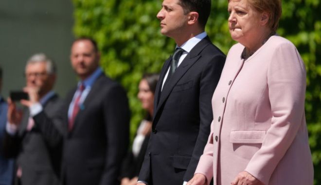 De ce tremură Angela Merkel? Teorii ale presei și specialiștilor - dece-1565825034.jpg