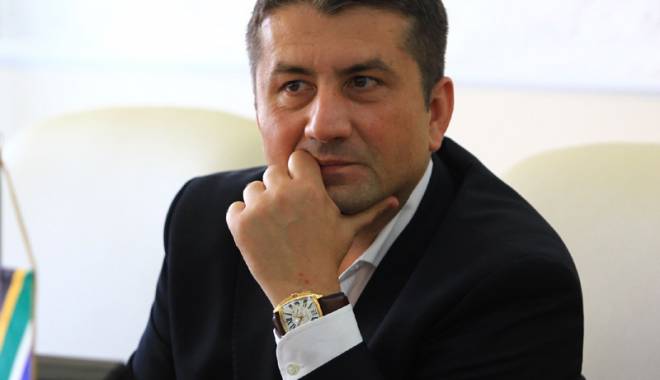 Ședința Consiliului Local Constanța, boicotată de aleșii PSD. Făgădău s-a trezit singur pe baricade - decebalfagadausingurpebaricade1-1444232202.jpg