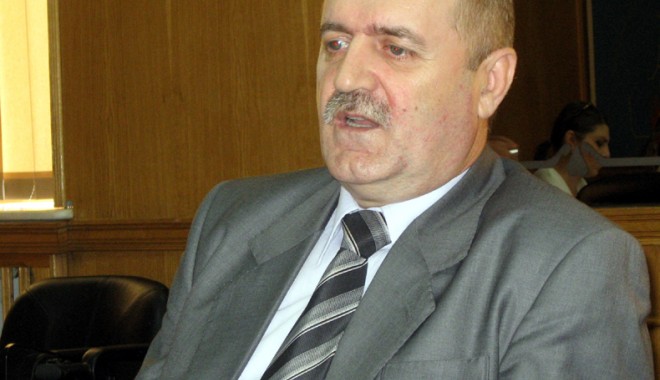 Nu e vânător de funcții, dar a ajuns șef la administrația portuară - decebalserban3-1339172484.jpg