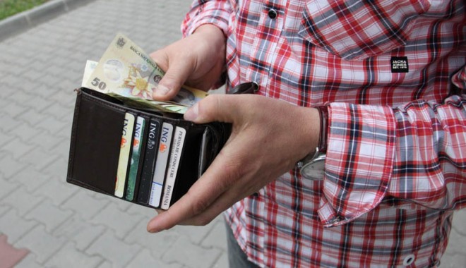 De ce nu se plătește salariul în două 
