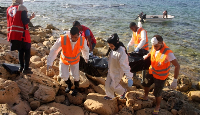 Trupurile a 74 de migranți, descoperite pe o plajă lângă Tripoli - deces-1487688639.jpg