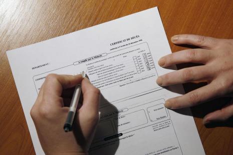 A fost schimbată procedura de înregistrare a deceselor - deces-1585906046.jpg