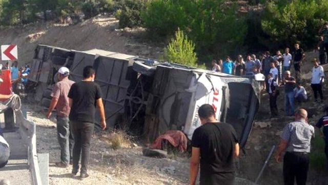 Cinci militari morți și zece răniți, după ce autobuzul în care se aflau s-a răsturnat - deces-1595846052.jpg
