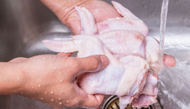 Alertă în România! 1.500 de kg de carne de pui importată din Polonia, depistată cu Salmonella - decesanuspeliniciodatacarneadepu-1462964552.jpg