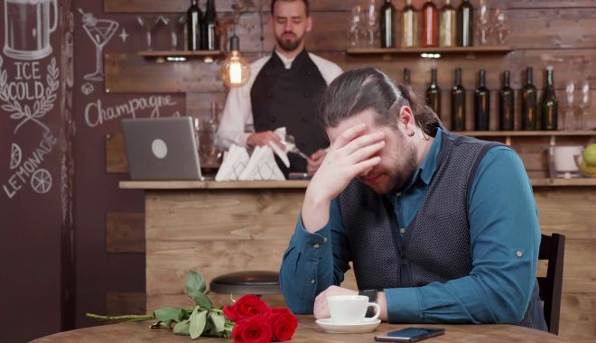De ce tremura clientul după fiecare pahar băut - decetremura-1575833647.jpg