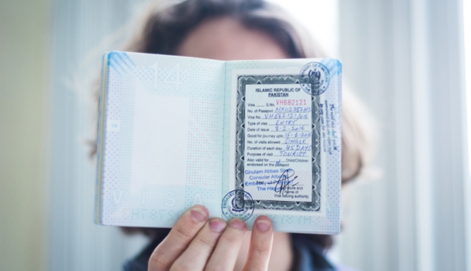 Decizie  fără precedent!  Se schimbă regulile pentru cetățenii străini - deciziefaraprecedent-1491492248.jpg
