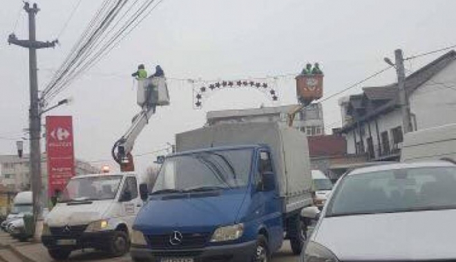 A FOST ELUCIDAT MISTERUL DECORAȚIUNILOR-CHILOȚI! Întâmplare de tot amuzamentul! - deco-1511603309.jpg